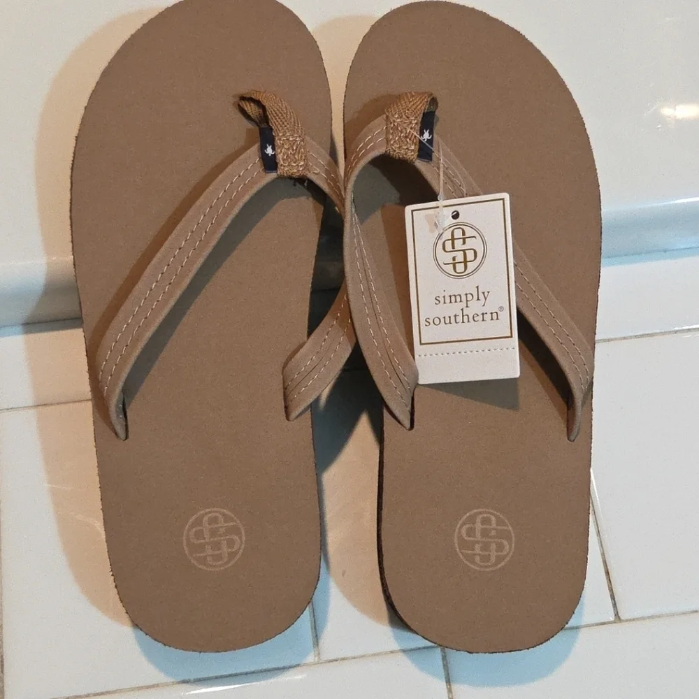 Simply Southern Womens Size S 5.5 -6.5 Leather Flip Flop Tan NWT